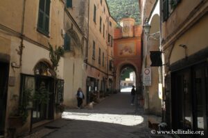 Photo du centre historique de Finalborgo