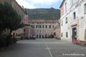 Photo de la Piazza del Tribunale à Finalborgo