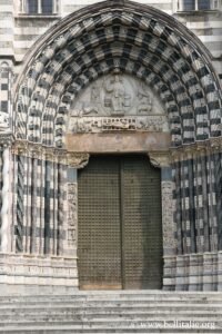 Photo du portail de la cathédrale de Gênes