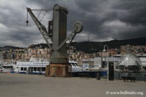 Photo d'une ancienne grue, port de Gênes