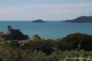 Photo du Golfe des Poètes avec le Château de Lerici