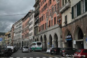 Photo de Piazza Caricamento et Sottoripa à Gênes