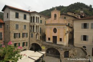 Photo du bourg d'Apricale