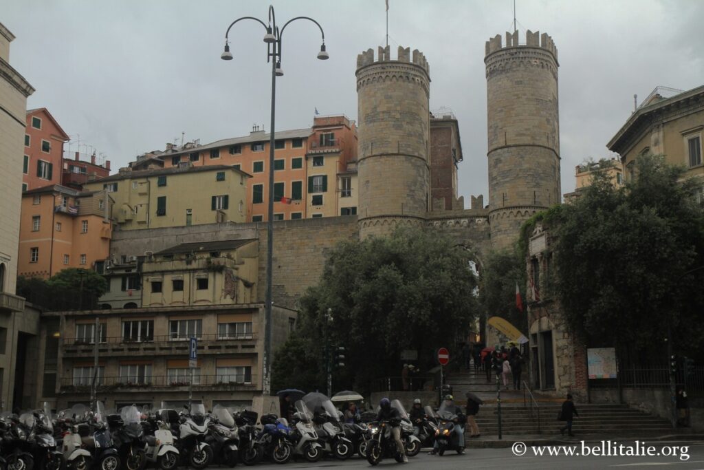 Tour Soprana et murs de Barberousse à Gênes