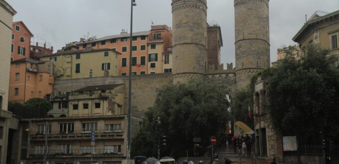 Tour Soprana et murs de Barberousse à Gênes